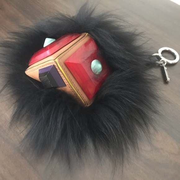 FENDI MONSTER CHAIN - Picture 1 of 2